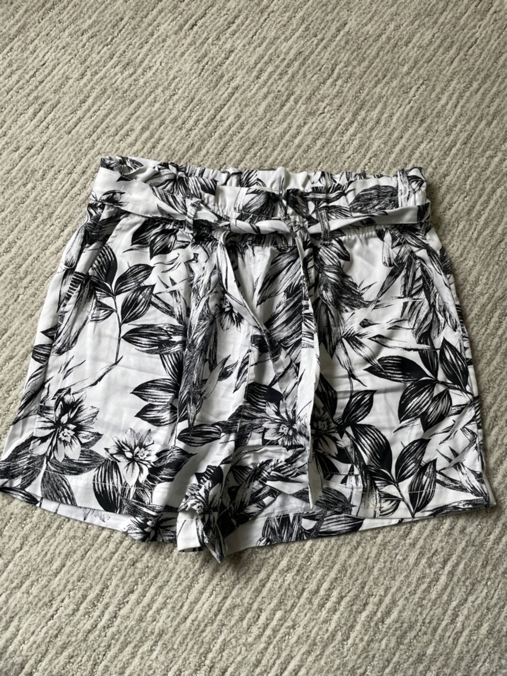 C&C California Black & White Floral Tie-Waist High-Rise Shorts